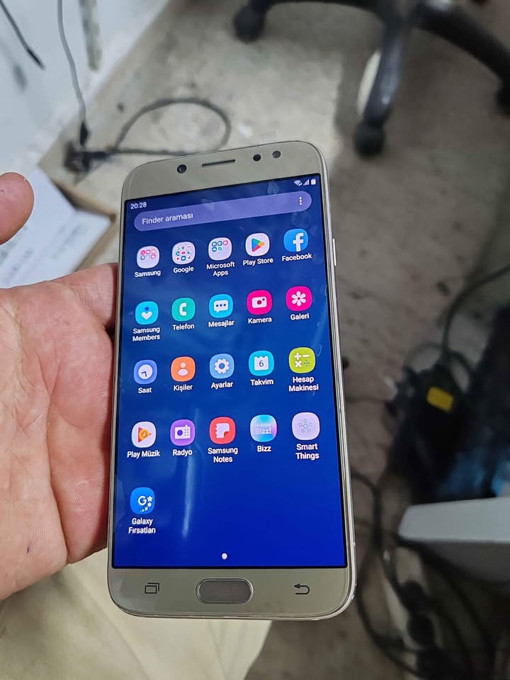 Temiz Samsung J7 Pro(3/32 gb)