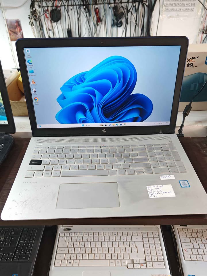 15.6" Hp İ5-8.Nesil ssd.li notebook