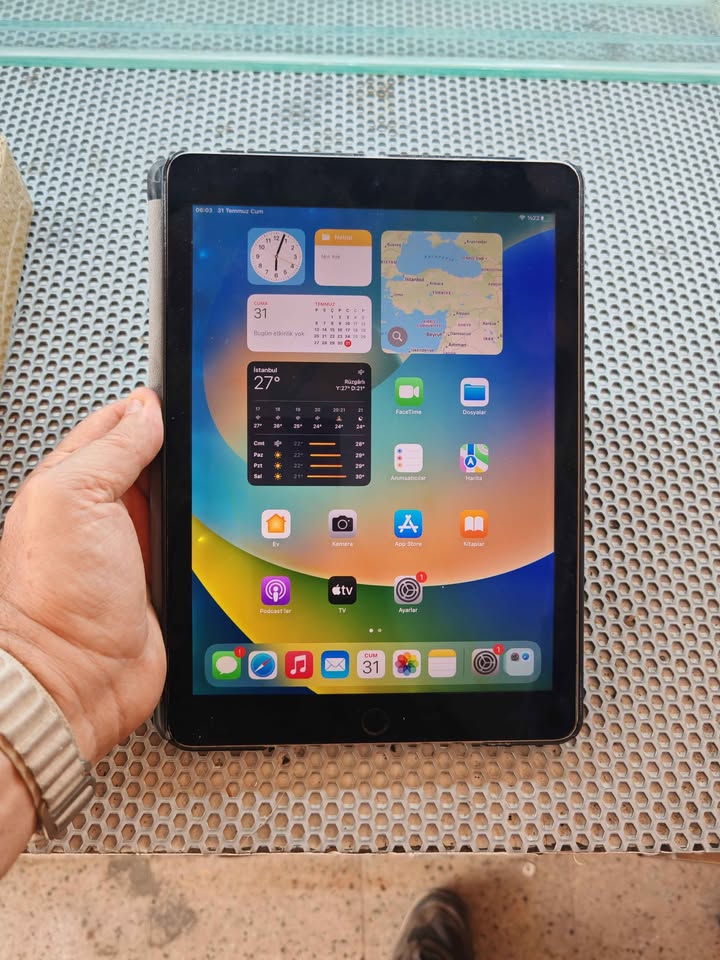 Apple iPad Pro 9.7" (A1673)Wifi 32 gb